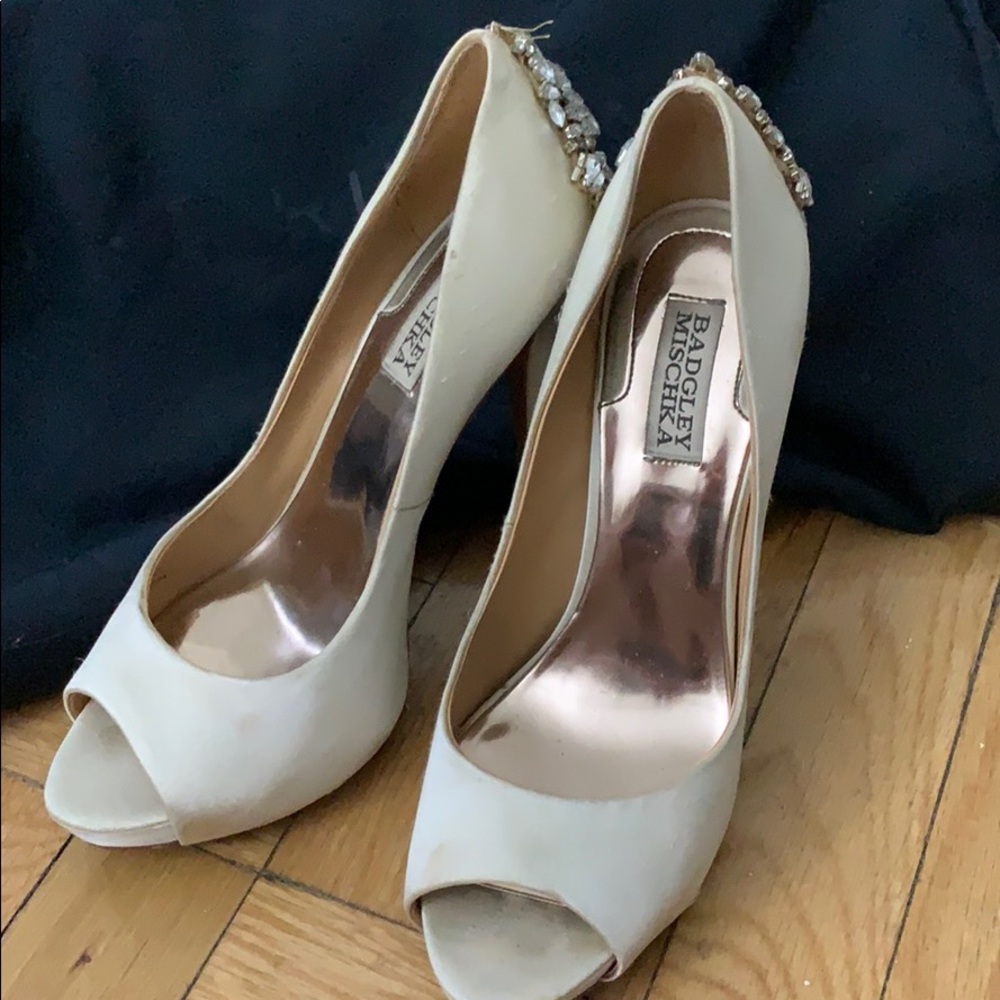Badgley Mischka rhinestones satin pumps